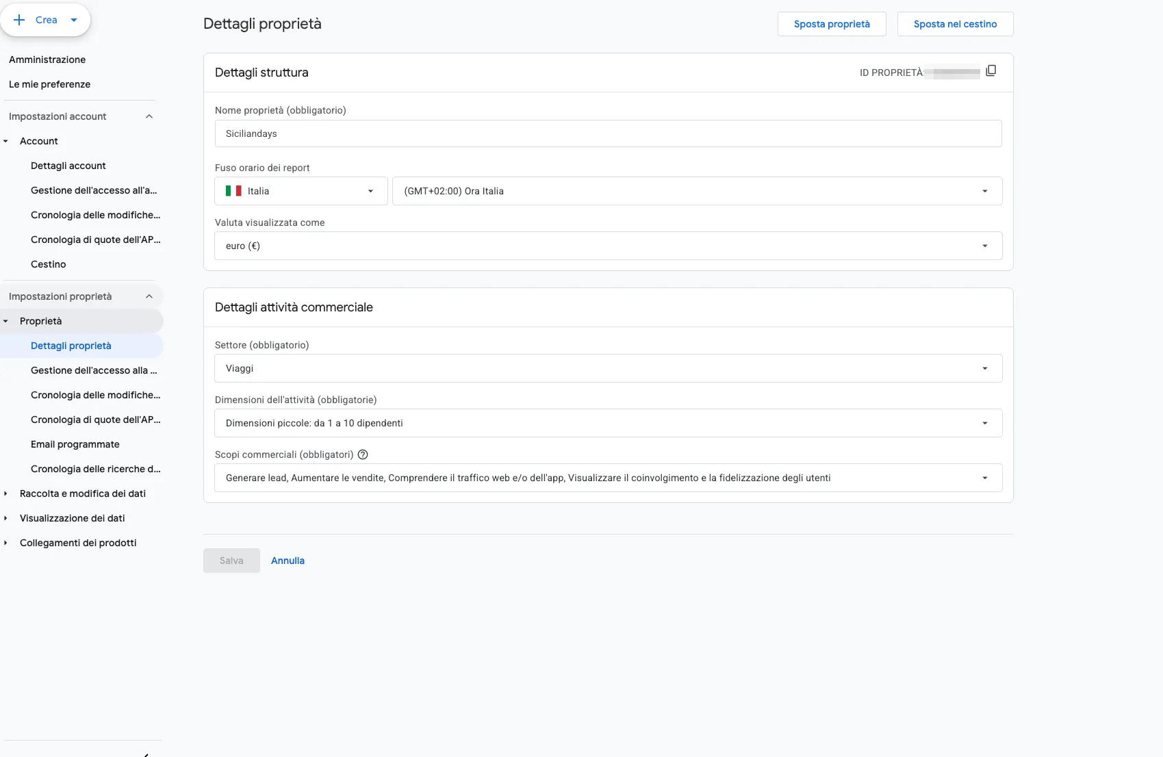 La schermata Dettagli proprietà di Google Analytics: in alto a destra c'è l'ID proprietà, qui oscurato.